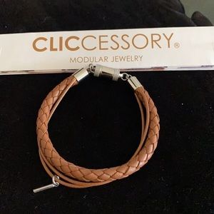 124) Cliccessory leather bracelet